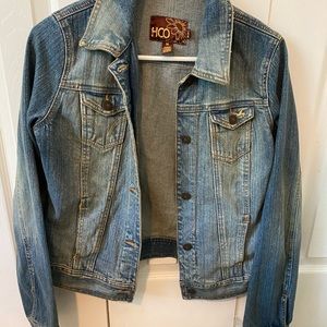 *NWOT* Women’s Classic Faded Stretch Denim Jacket